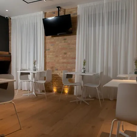 Civitaloft Luxury 4* צ'יביטאנובה מארקה